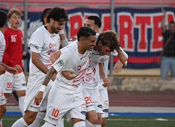 Il Canosa tiene il passo dello Squinzano: Maglie k.o 2-1